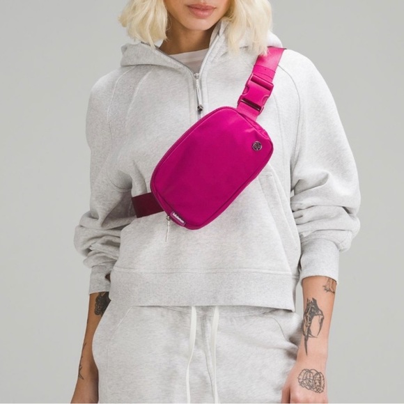 🍋 Lululemon Everywhere Belt Bag in Berry FINAL OFFER - Picture 5 of 16